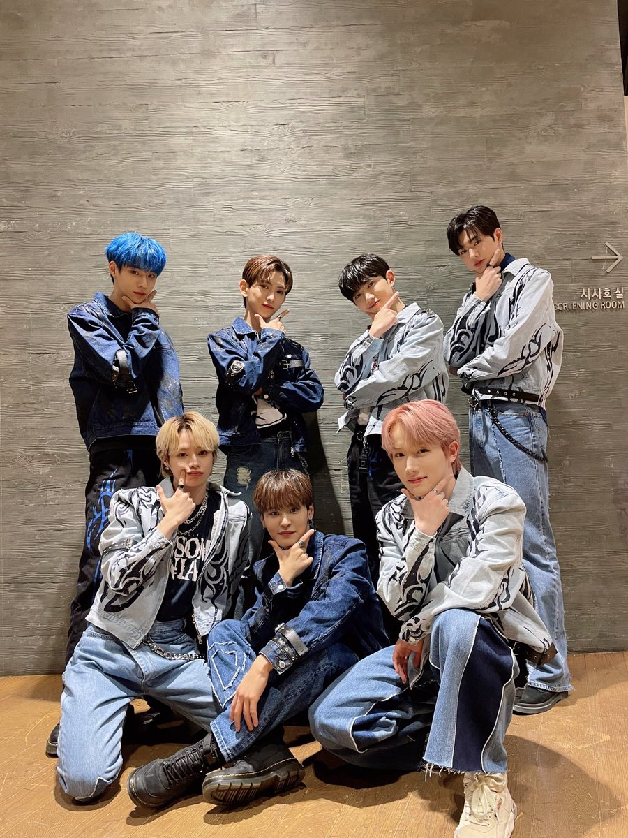 TEMPEST_SPAIN's tweet photo. 📸 221230

Tempest que apareció como un nuevo cojunto de mezclilla💕
 #BadNew y #Dragón da la vuelta al MC.

 Hasta finales de 2022
 estemos juntos

 Dragón vuela,vuela alto
 Impulsate y vuela alto 🐉

#TEMPEST #템페스트 #ONandON
#한빈 #형섭 #혁 #은찬
#LEW https://t.co/70ymDUWfLl