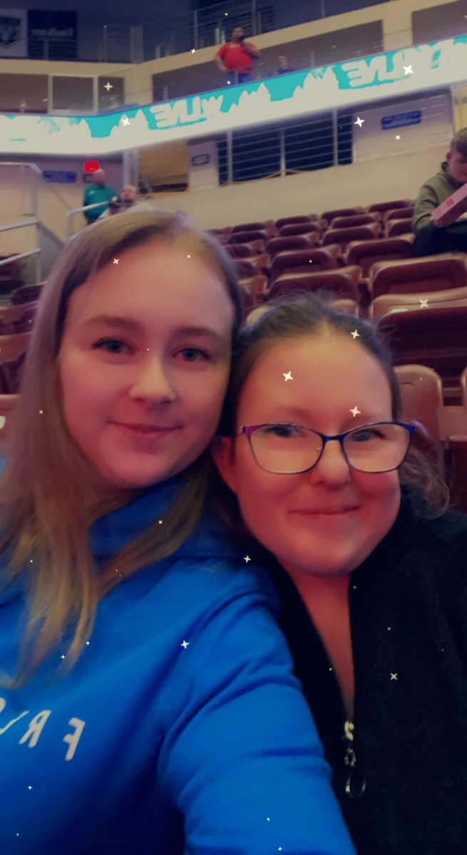 36_JustJess's tweet photo. Wooo! WWE TIME! ❤️🥰 #WWEHershey https://t.co/U9EYoRzaXq