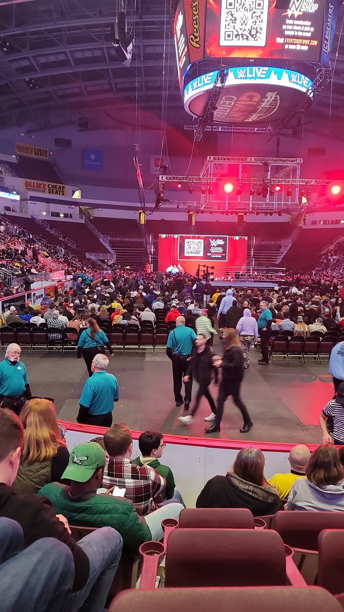 bobbilicious77's tweet photo. #WWEHershey https://t.co/Uy79YIGAi2