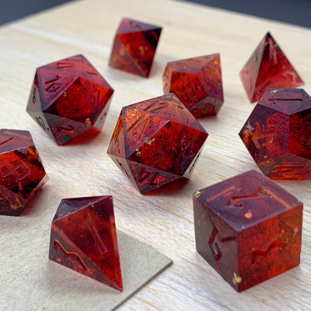 MadMasterDgn's tweet photo. Here’s a throwback to the dice we made as an experiment with black glitter and resin! #dicemaking #dice https://t.co/Og5C2SgXxv