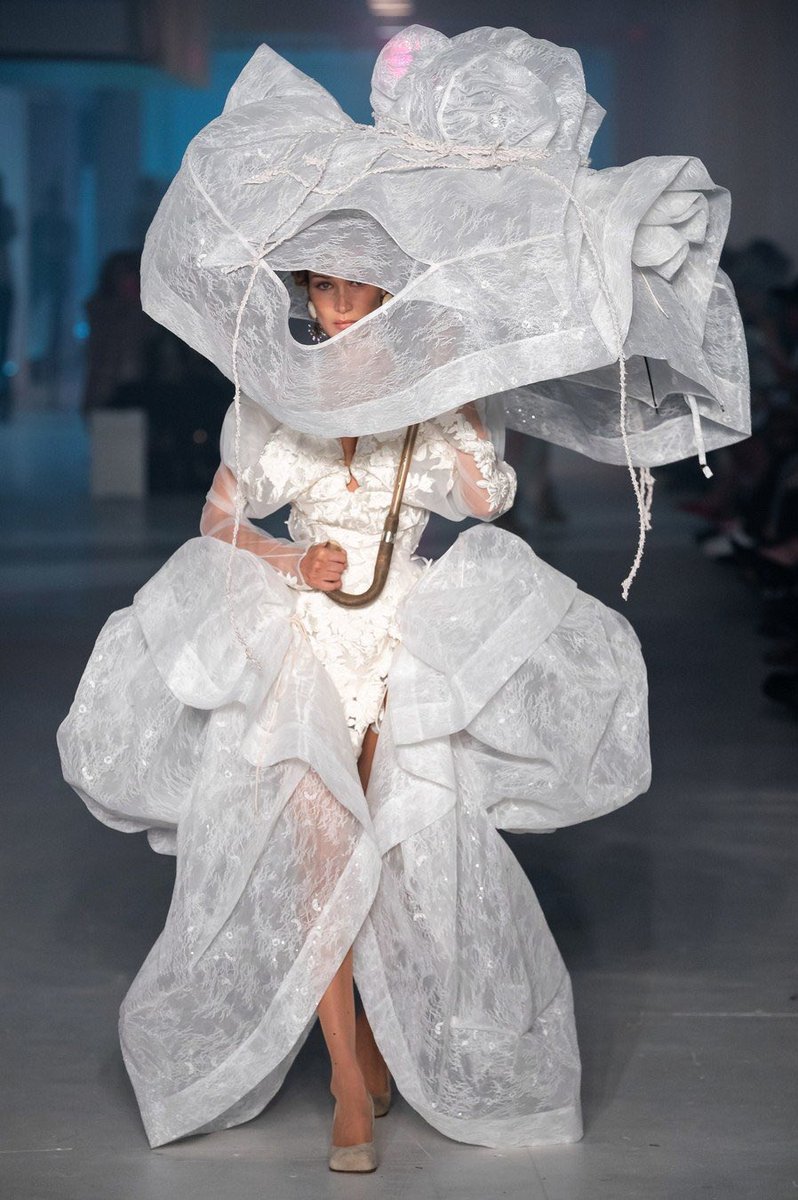 bellalooks's tweet photo. vivienne westwood ss20 https://t.co/LXClJMvMbe