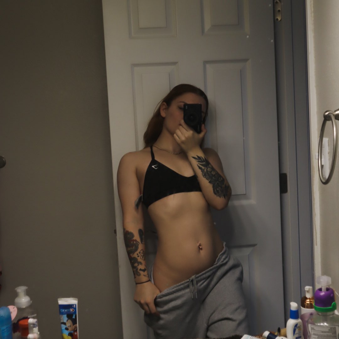 cummytrix's tweet photo. Click the link to see me take these off 😘 OF is now FREE https://t.co/kXPiEpVyrP https://t.co/kDJ5z4wHgF