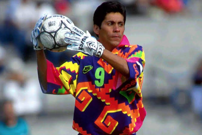 <a href="/lopezobrador_/">Andrés Manuel</a> Que en paz descanse Pelé. Jorge Campos fue un gran arquero.