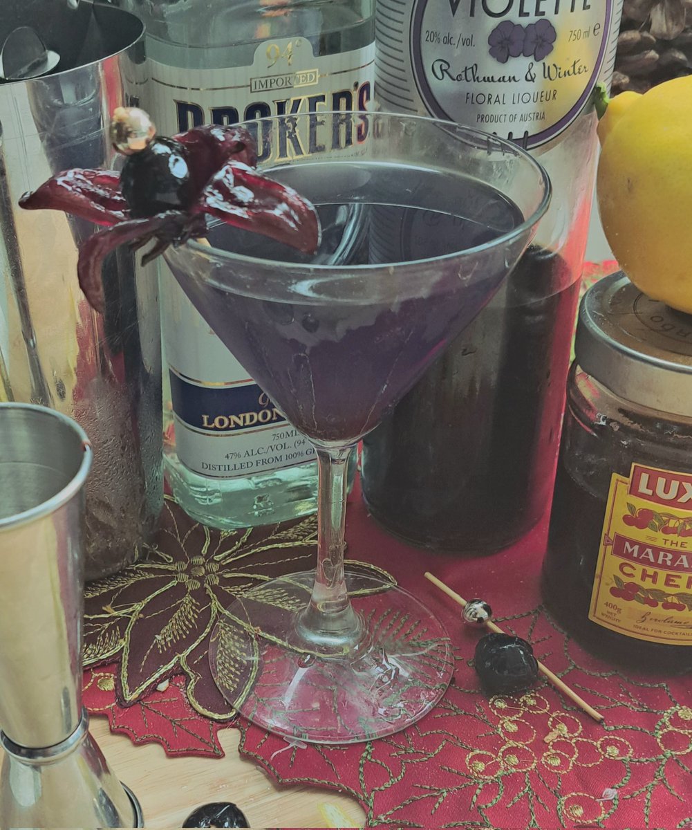 DavidMSamuels's tweet photo. If you dig Angela Slatter's THE PATH OF THORNS, then check out my themed cocktail. Introducing: THE MORWOOD.

2oz gin
.75oz creme de violette
.25oz elderflower liqueur 
1oz lemon juice

#cocktails #amreading https://t.co/ENasyLdkWT