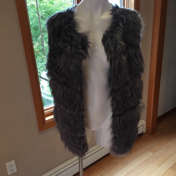So good I had to share! Check out all the items I'm loving on <a href="/Poshmarkapp/">Poshmark</a> from @ezra_hodaya #poshmark #fashion #style #shopmycloset #verabradley #nike: posh.mk/cWuv4k8oawb