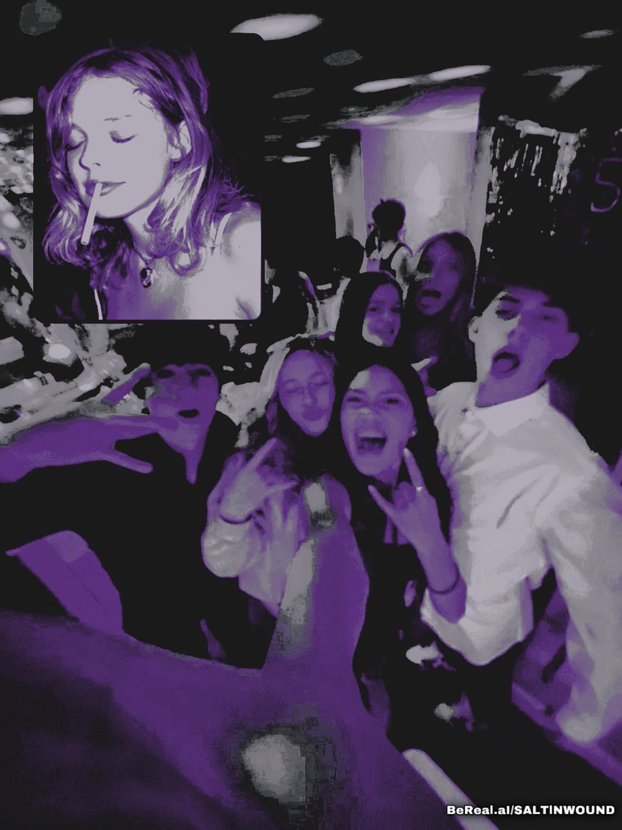 ⠀
⠀
﹙ 2 HOURS LATE﹗﹚

⭒ ⸻ Nunca confiem nos meus cocktails nem nas caronas de bicicleta do Wybbie! Espero que ninguém destrua nada na casa da Ana. 
⠀
⠀