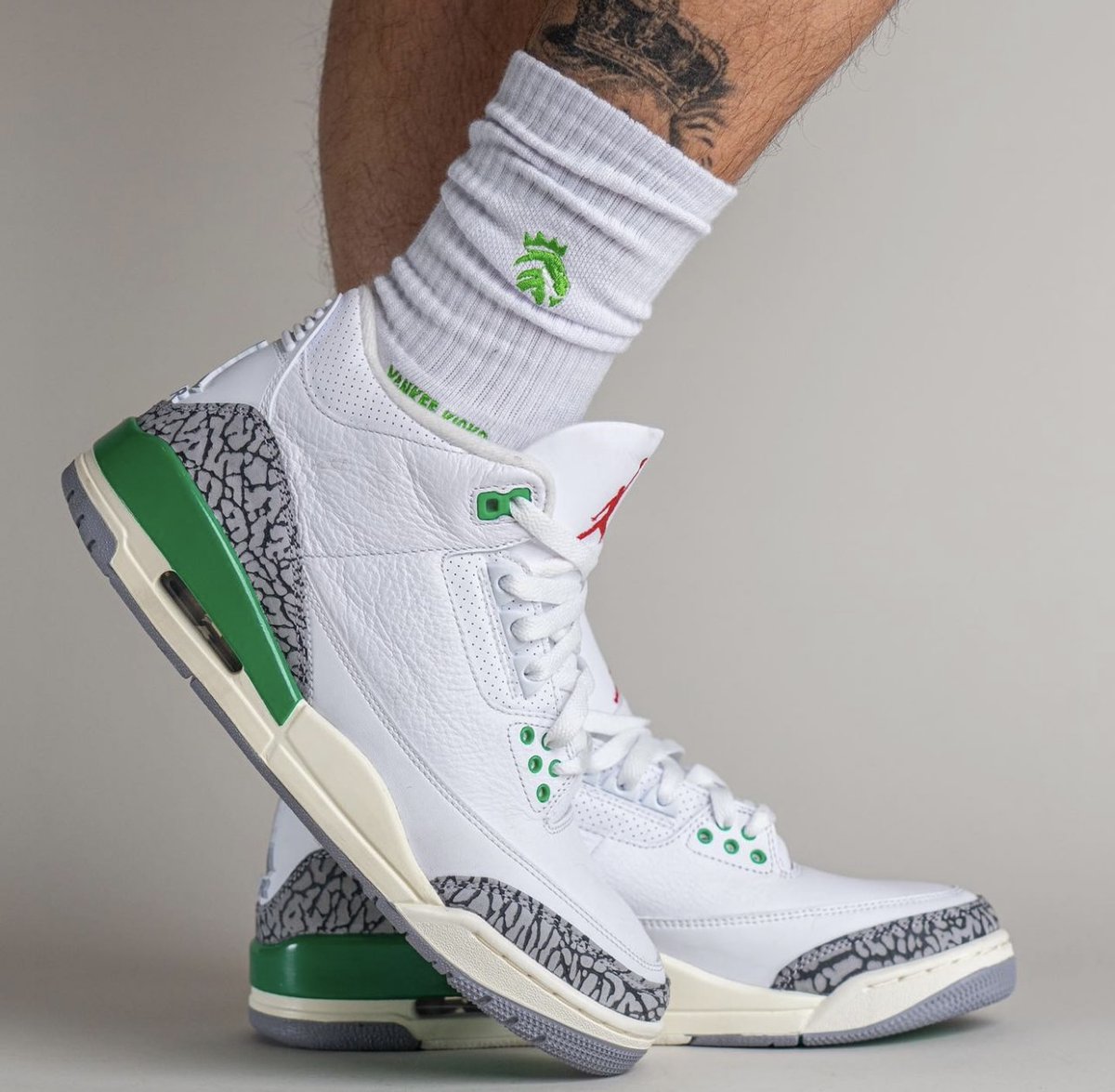 SBDetroit's tweet photo. On-Feet Photos of the Air Jordan 3 "Lucky Green" 🍀  https://t.co/5IaCPi07gK https://t.co/dnaNONiIxo