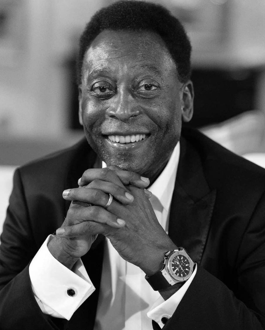 neylemos17's tweet photo. Pelé obrigado por tudo, você seguirá eterno em nossos corações. 
O futebol mundial agradece ao Rei, o maior de todos os tempos, nunca averá outro igual.
Meus sentimentos a tda família e amigos. https://t.co/Y2W99WURzj