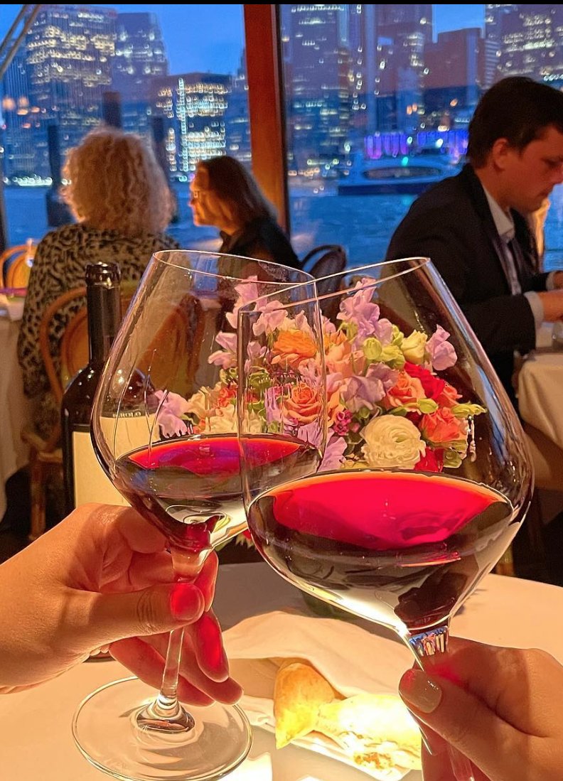 TheRiverCafe's tweet photo. The River Café
@TheRiverCafe
Ring in the New Year at a very special evening of dinner &amp; dancing @TheRiverCafe🍾🥂
Join us for a wonderful five-course Michelin menu &amp; live music by the Lester Lanin Band.
Call 718.522.5200 to reserve or book online at https://t.co/vXGOOpGoQF https://t.co/IG70VMvtMT
