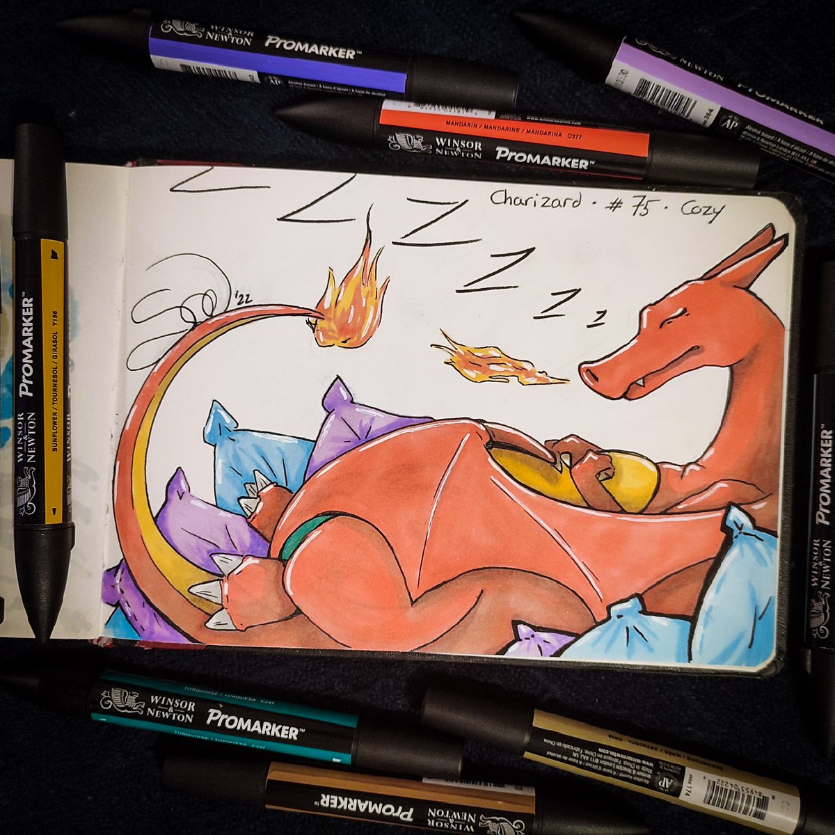 AtelierSarya's tweet photo. #Charizard 🔥 #Cozy
#PokeInk day 75 :
Un petit #Dracaufeu sur sa montagne de coussin !
#pokemon #pokemonart #pokemonfanart #pokemonfan #art #artwork #traditionalart #marker #markers #alcoholmarkers #fanart #illustration https://t.co/Q3qtdwhOqv