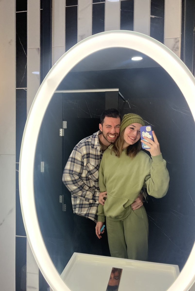 KayLeeCost's tweet photo. i don’t wanna post my bf on insta so y’all are gonna keep getting pics. sry not sry https://t.co/azBQvWVPPU