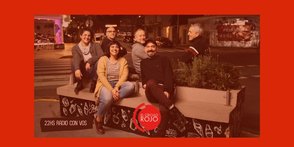 circulorojo899's tweet photo. #ElCirculoRojo ⭕
| Ya venimos | Desde las 22 por @radioconvos899 
📻 FM 89.9

- Lo más destacado de 2022 en Economía, Internacional y Deportes
-#Cultura con @rompe_teclas y los mejores libros del año
-#CierreMusical con 3 de los mejores discos

¡Acompañanos hasta la medianoche! https://t.co/Z4ub6YvMbq