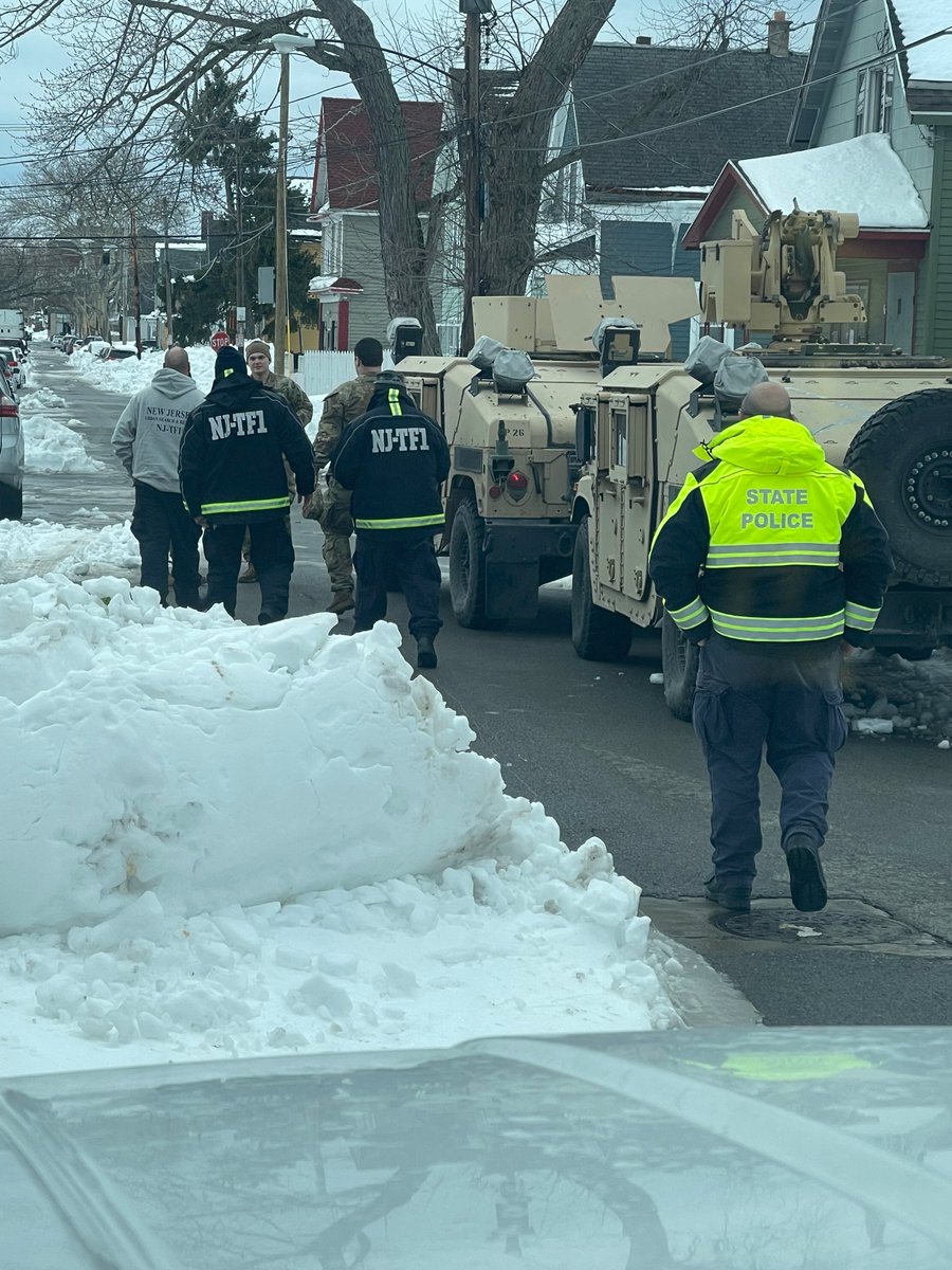 ReadyNJ's tweet photo. NJ-TF1 assisted the NY State Police w/ welfare checks today. They worked alongside the NY National Guard and NY State Police to ensure senior residents and vulnerable populations were safe. Learn more https://t.co/z3fuIeudNr #ReadyNJ #NJTF1 #Buffalo https://t.co/4sbduukkgr