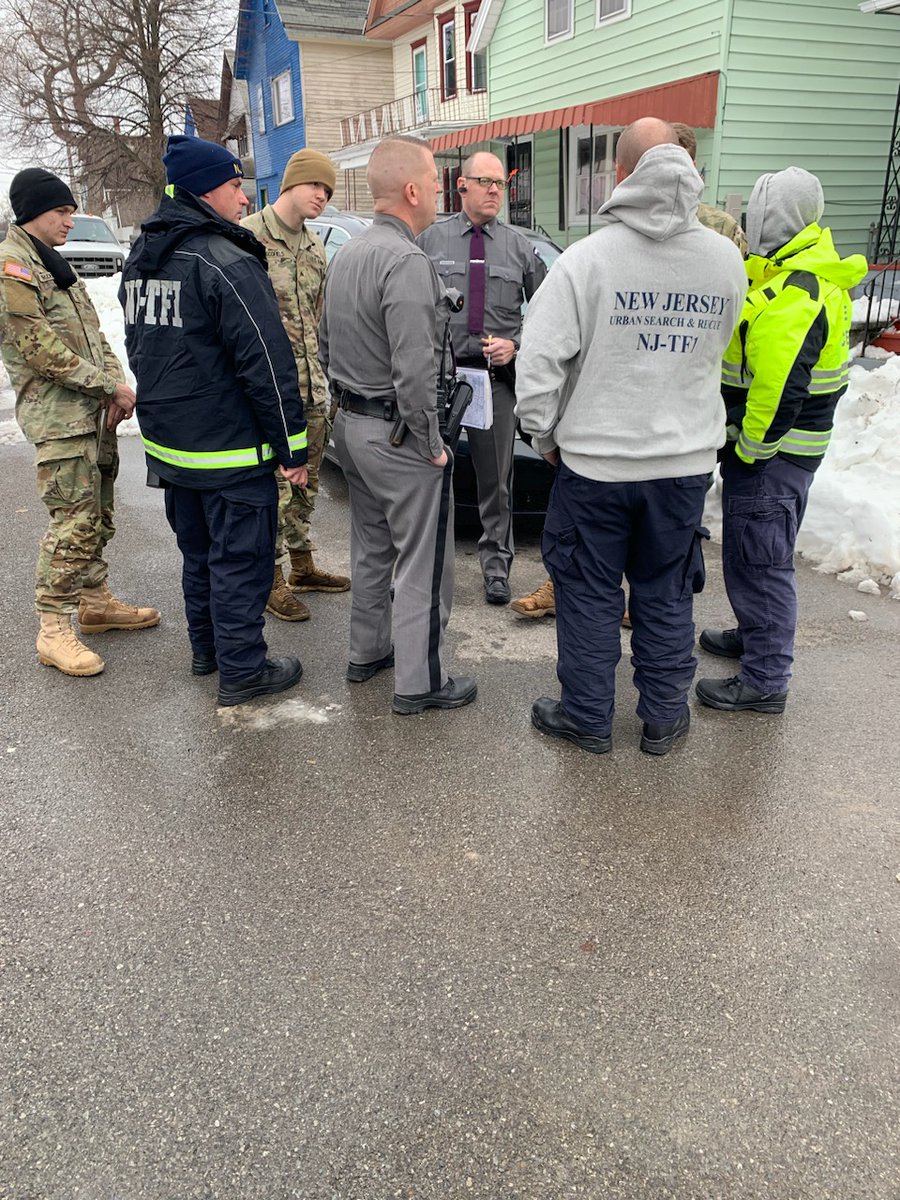 ReadyNJ's tweet photo. NJ-TF1 assisted the NY State Police w/ welfare checks today. They worked alongside the NY National Guard and NY State Police to ensure senior residents and vulnerable populations were safe. Learn more https://t.co/z3fuIeudNr #ReadyNJ #NJTF1 #Buffalo https://t.co/4sbduukkgr