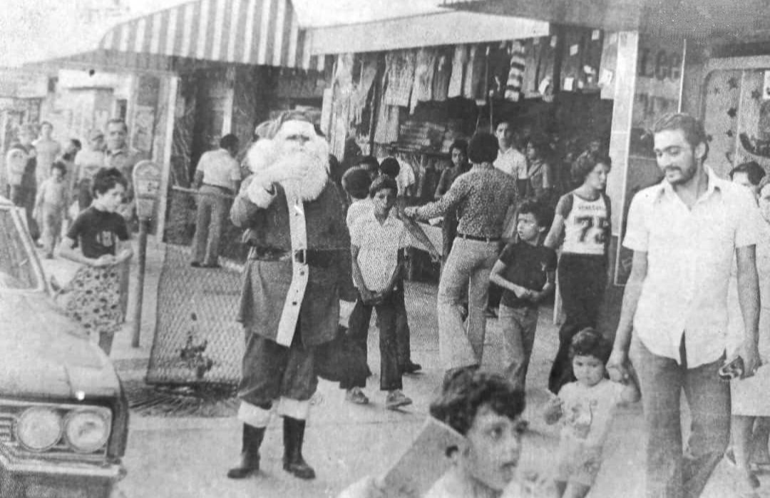 worldstereovzla's tweet photo. #29Dic Hoy jueves de #TBT les compartimos como se veia una #Navidad en la #Av20 de Barquisimeto en el año 1976
.
📸Foto: Cortesía
.
#Venezuela #Lara #Barquisimeto #Historia #Ciudad #WorldStereo https://t.co/jy08xEYiFa