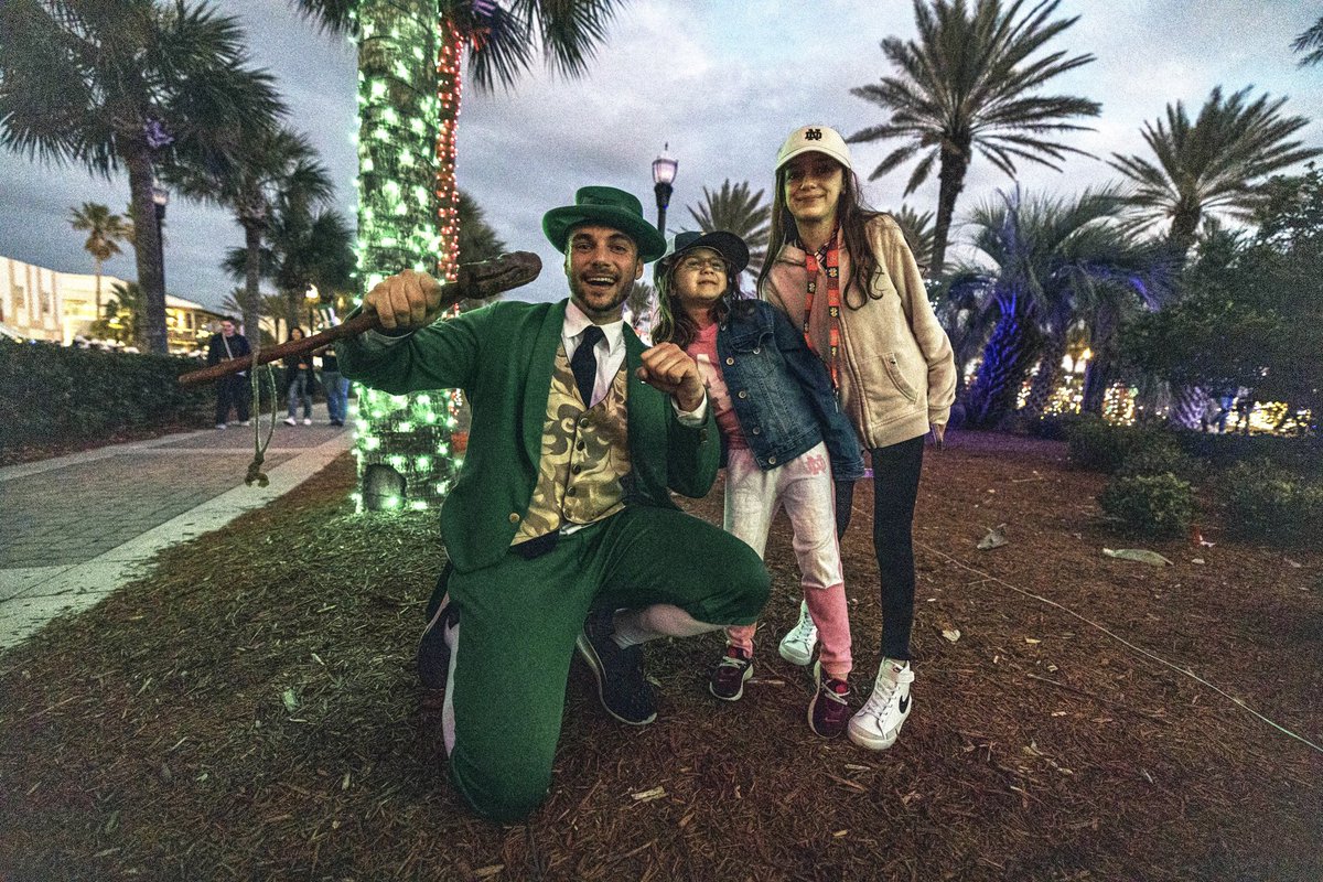 FightingIrish's tweet photo. You know we got that 𝙥𝙚𝙥 in our step.

No. 21 @NDFootball 🆚 No. 19 South Carolina 
📍@taxslayerbowl
📅 Friday
⏰ 3:30 p.m. ET
📺 ESPN
📻 https://t.co/13so55Vimx

#GoIrish #BeatGamecocks https://t.co/SlQ7tL65EI