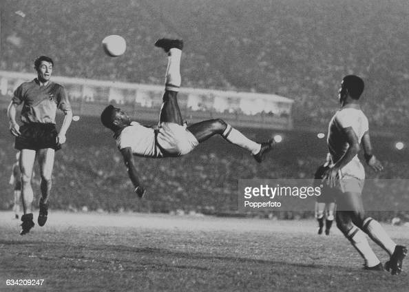CafeRoubaix's tweet photo. Pele and his bicycle.

Picture: @GettySport https://t.co/QA7fjr8N6C