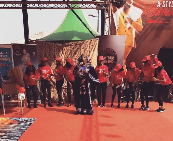 sissy_dipoko's tweet photo. Merveilleuse émission tv de noël dont j’étais l’invitée #tamtamweekend #tvcameroun #cameroon #tv #sissy #sissydipoko #munam #yélélé 2/3 https://t.co/67z4eR1NQG