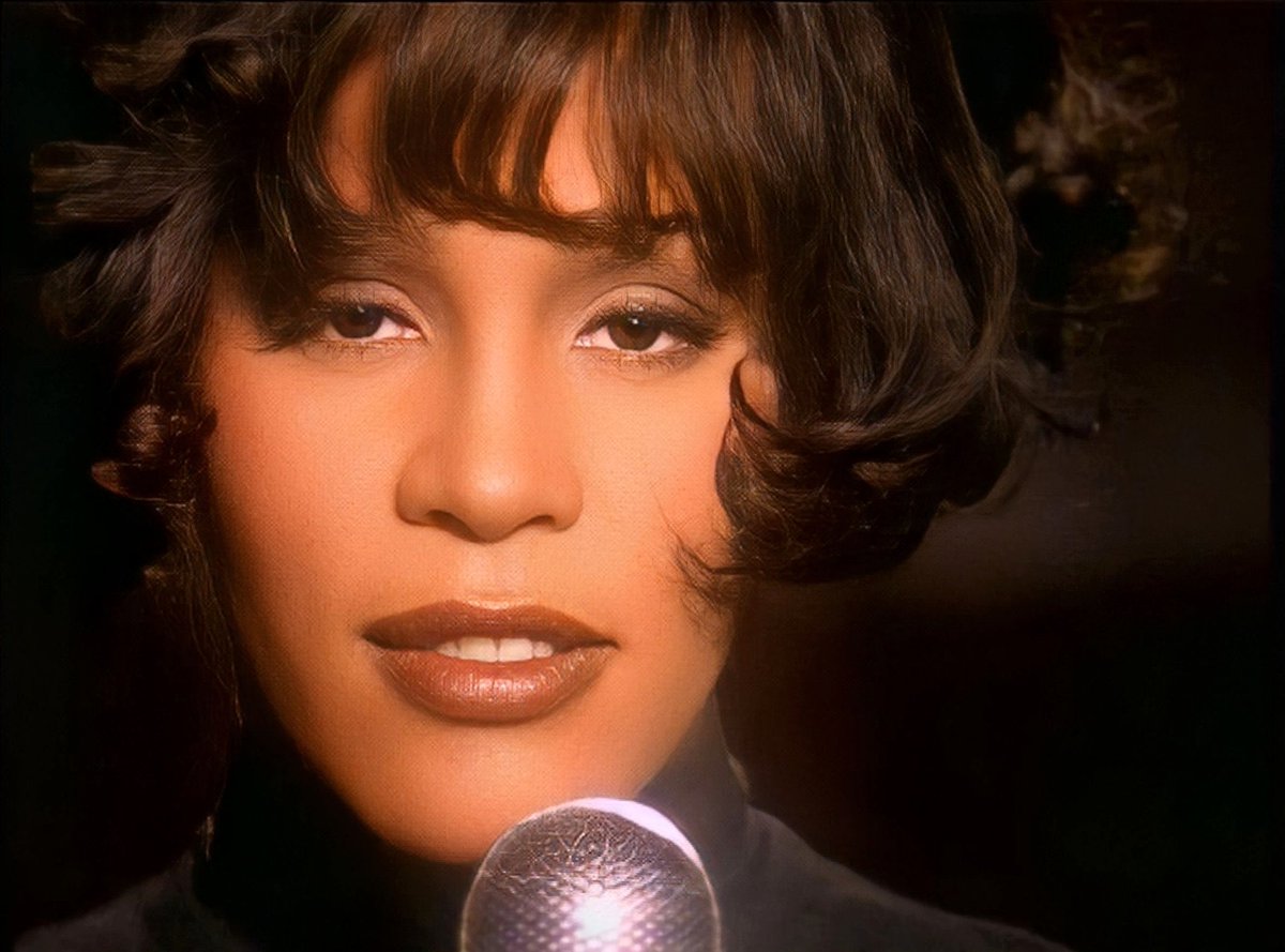 BeccaRBRoyalty's tweet photo. Whitney Houston, Janet Jackson, Toni Braxton, and Mariah Carey in soft glam makeup, 90s 🔥 https://t.co/KOp9d5V7wU