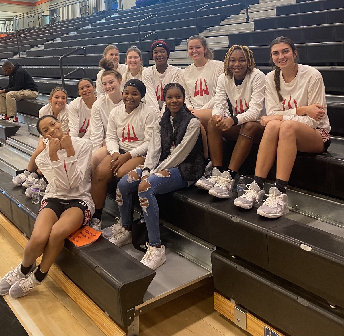 LoganvilleGirlsBball tweet media