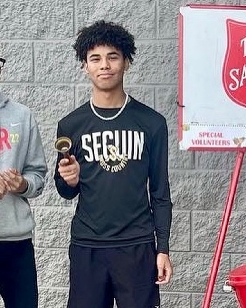 Seguin_XC's tweet photo. Happiest of Birthdays 🥳 to Seguin XC Sophomore, Daylen Sapenter. 🖤⚔️💛⚔️🖤 https://t.co/cc7nWsC2fG