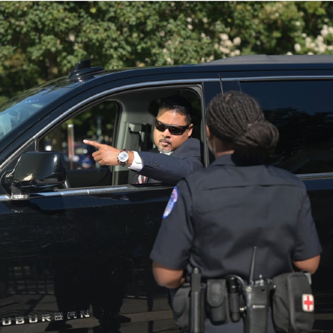 CapitolPolice's tweet photo. Steer your career in an exciting new direction. Join the U.S. Capitol Police.
#NewYear #NewGoals #NewBeginnings #ChangeDirections #JobOpportunities #CareersinLawEnforcement #LawEnforcement #JoinUSCapitolPolice #PoliceOfficerJobs #Careers #Hiring https://t.co/gIVM8eoEix