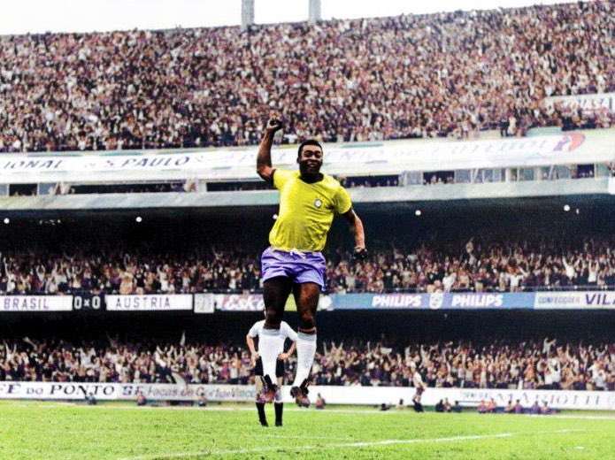 SaoPauloFC's tweet photo. Foram 56 jogos e 33 gols de Pelé no gramado do Cícero Pompeu de Toledo. 

O Morumbi também foi palco de grandes exibições do Rei! ❤️

Saiba mais: https://t.co/4IzI0fmwFJ

#PeléEterno https://t.co/S8dBcKa6Ae