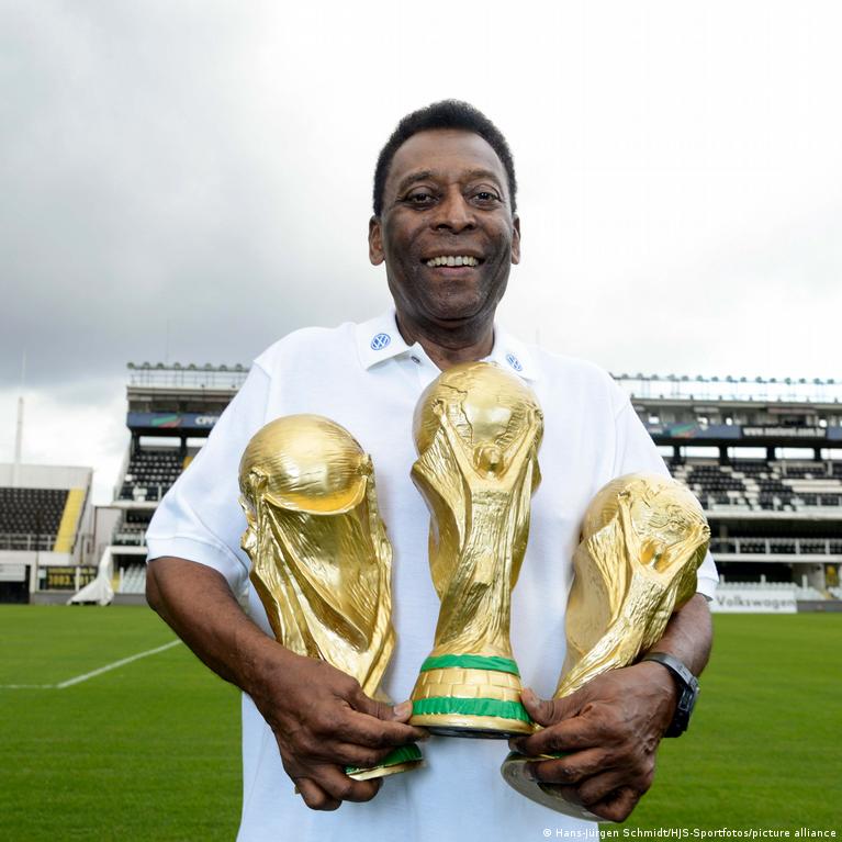 "Ce ne sont pas les Anglais qui ont inventé le football, c'est Pelé"
Ma première phase prononcée à la télé il y a 20 ans. 
Il a marqué le football. 
Il a marqué ma vie de journaliste.
#Pele #RipLegend