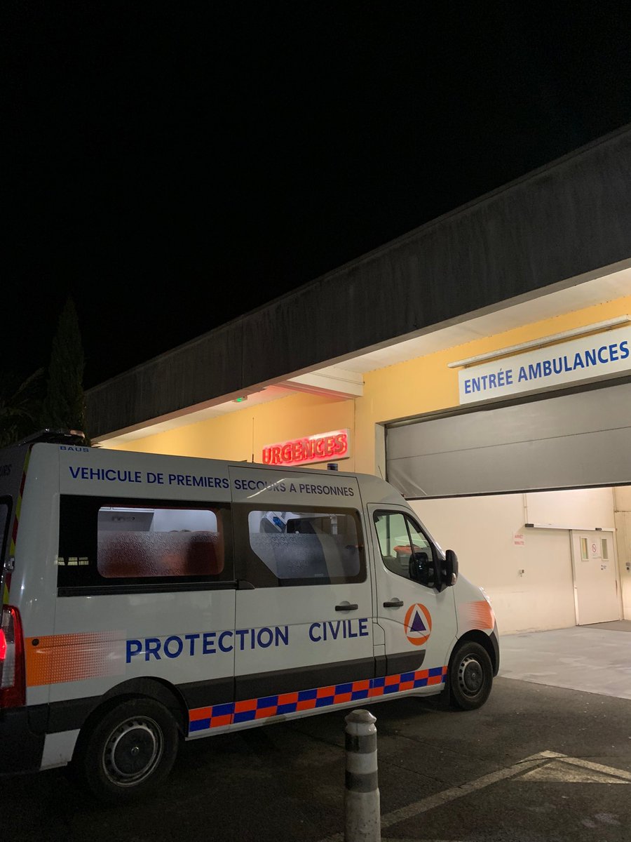 ProtecCivile35's tweet photo. 🚑 | #Garde
Ce soir, une équipe secouriste assure une garde pour le #Samu35 du @CHURennes.
Notre équipe intervient à la demande du Centre 15 sur le secteur de #Fougères
#illeetvilaine #secourir #secourisme #protectioncivile https://t.co/RTxXMqtRX3
