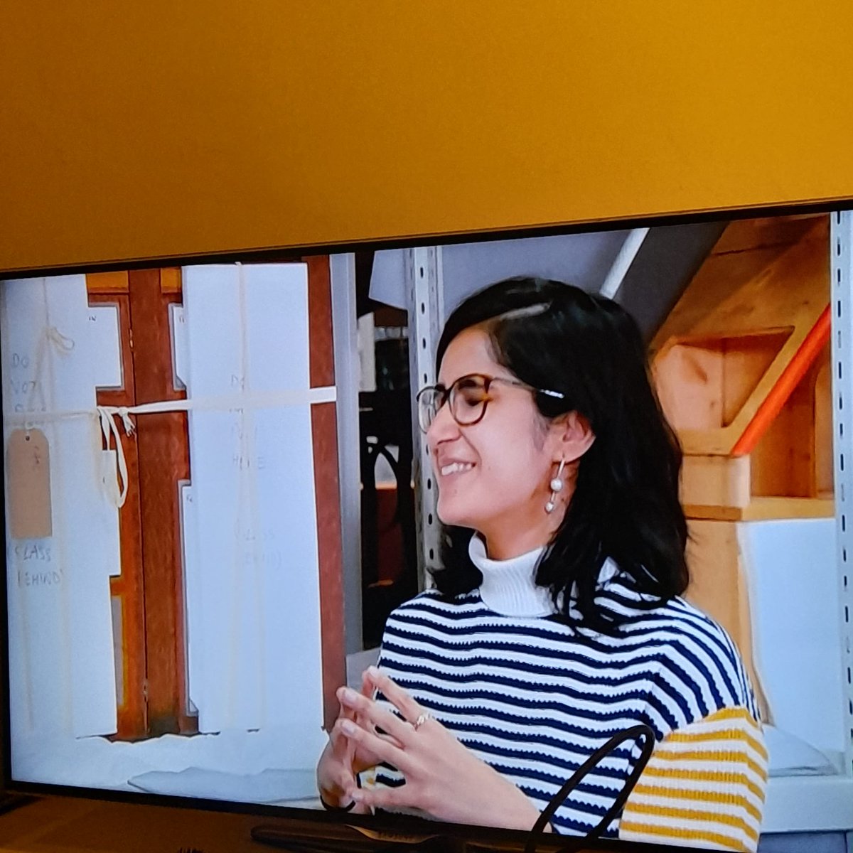 shrabanibasu_'s tweet photo. Was great to see my daughter Tanaya on the @BBC #AntiqueRoadShow tonight. She was talking about the dolls house at the Victoria & Albert Museum. #YoungV&A. @tanayabds https://t.co/yyULsFk3ST