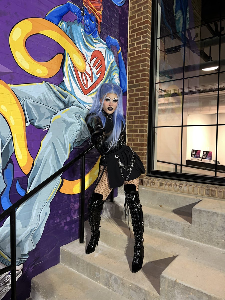 AgataWhy's tweet photo. 🖤💙🙈 https://t.co/GkYcETYwPg