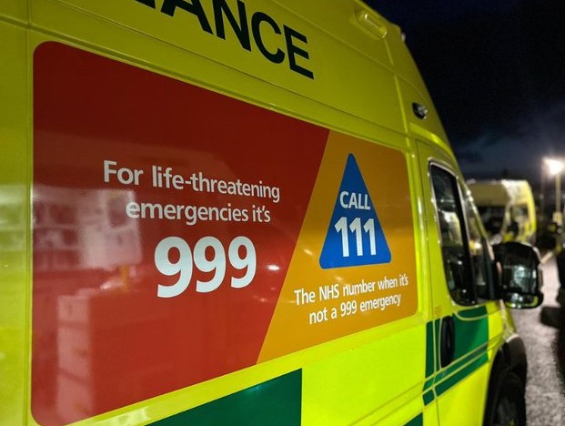 NWAmbulance's tweet photo. Due to high demand and to help us help those who need us most, please:
🚨 Only call 999 for life-threatening incidents only.
🚗 Check your symptoms first at https://t.co/Q9820lk3SO and call on friends or relatives for transport if necessary. https://t.co/pTj3r81uIt