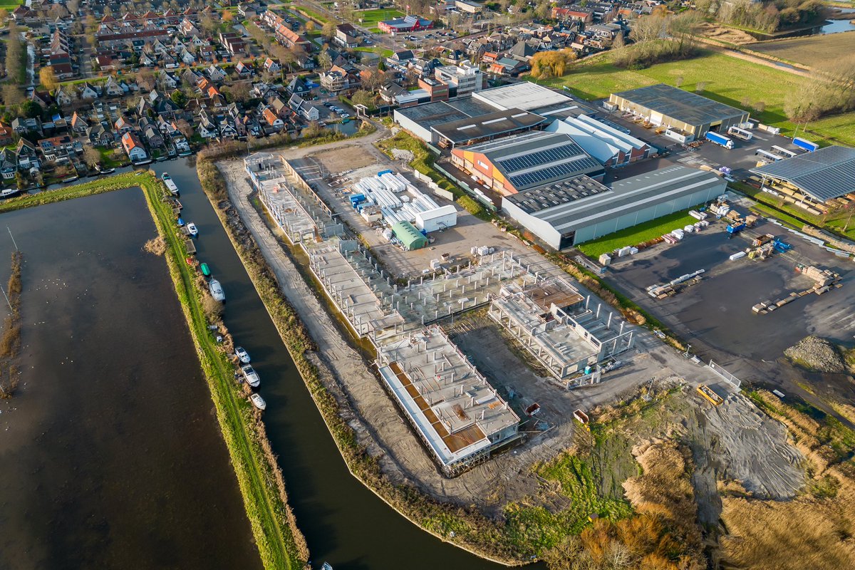 Nieuwbouw  <a href="/Nh1816/">Nh1816 Verzekeringen</a> vanuit bird’s-eye view. Volgend jaar weer verder!

Foto:<a href="/edvandepol/">Ed van de Pol</a> 
(IJsbaan Oudkarspel ten zuiden van bouwperceel winterklaar 😉)