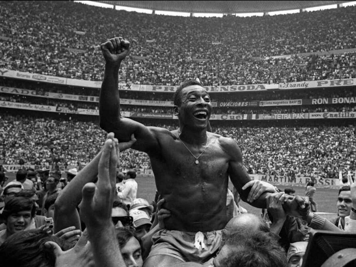 O maior de todos. Mestre, inspiração. REI!👑 Descanse em paz.