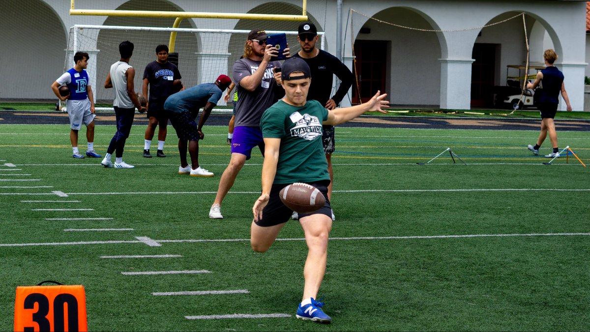 CarneyCoaching's tweet photo. As 2022 comes to a close, we excited for great things ahead for these Class of ’23 specialists!

@SSovacool55 @CoachReedSDHS 

#CTFStrong https://t.co/aDX2ev4HEO