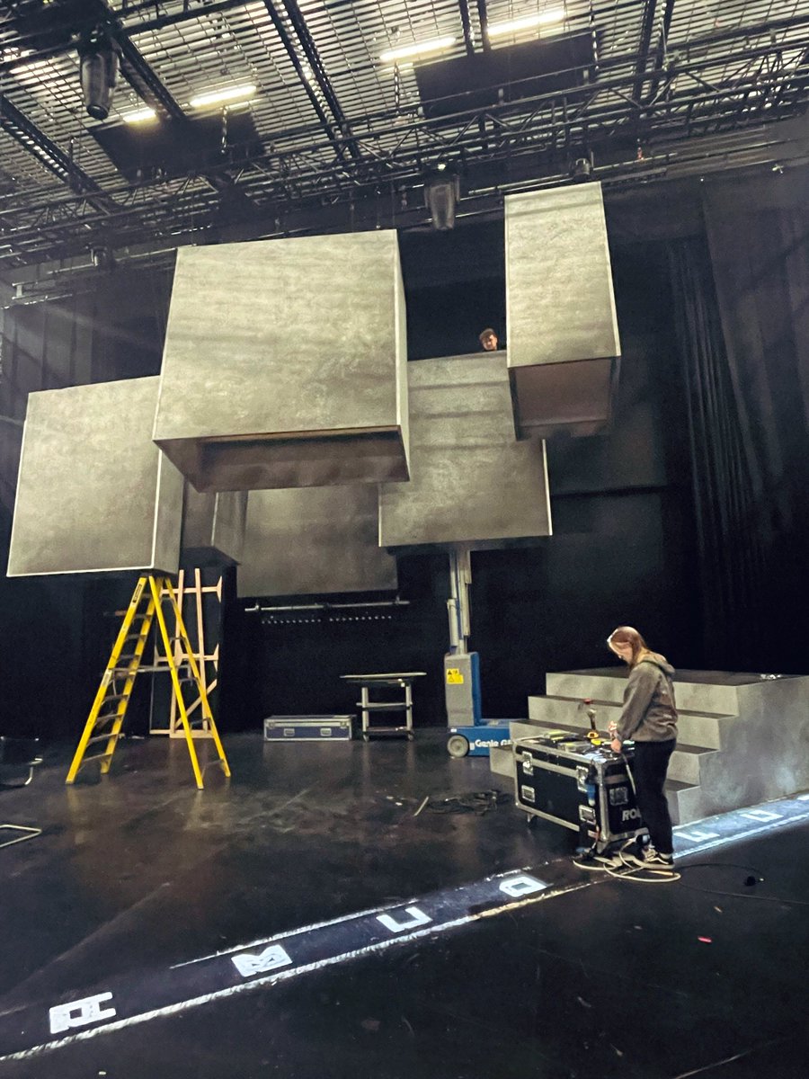 AndrewExeter's tweet photo. 📌 Design Round Up ‘22
#CHESS at @CurveLeicester
produced by @NYMTuk
dir #AlexSutton
#SetDesign #LightingDesign https://t.co/HZnXZVcxM8