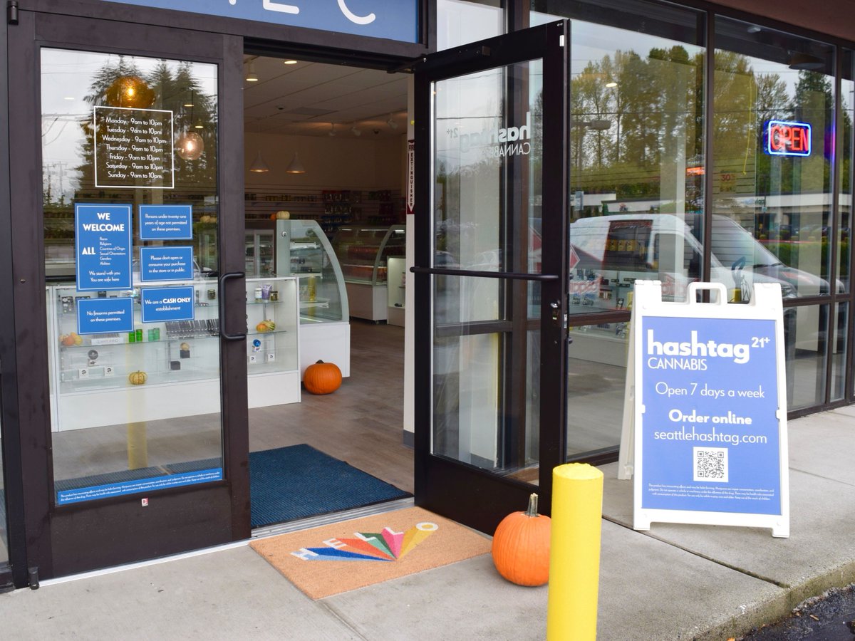 SeattleHashtag's tweet photo. Have you been to our location in Everett? Stop by and say hello to our amazing team from 9am-10pm, 7 days a week π
.
.
.
#everettwa #liveineverett #lakestevenswa #marysvillewa #monroewa #seattlewa #womenowned #i502 #pnw https://t.co/obNxxUF4DX