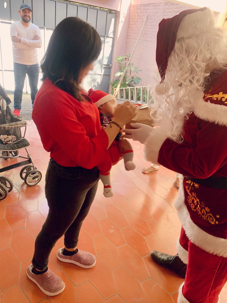 FunSialaVida_ES's tweet photo. ¡Gracias por tu regalo! 🎁
♥️Las mamitas y sus hijos te agradecen por darles tanta alegría esta navidad! 🎄
#Navidad2022 #HogarMariaIsabel https://t.co/I2YdBnwSCg