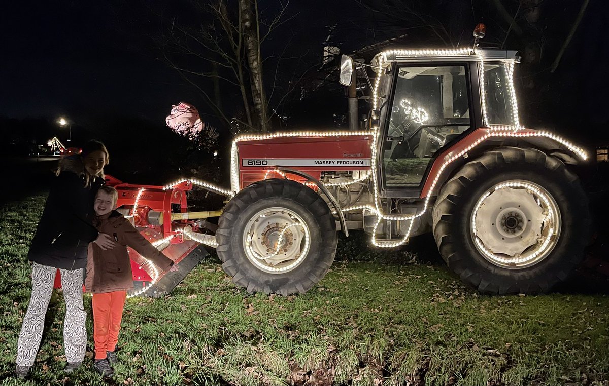 Positieve actie van de boeren in regio #Venray. Mooie lichtjesroute met overal warme dranken en hapjes onderweg. Kinderen hebben genoten! Bedankt organisatie! #verlichteboerderijenvenray