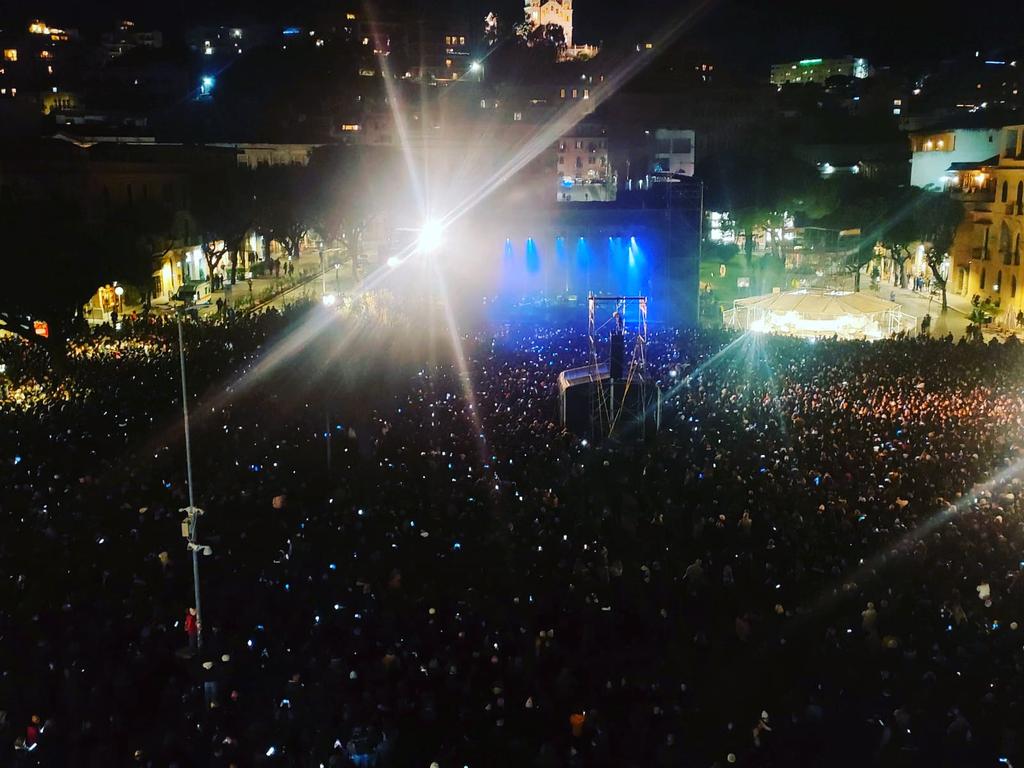 Una festa indimenticabile! 💙#Negramaro #Messina #Sicilia #Rock #Concerto  instagram.com/p/CmxAMogtU8b/? =YmMyMTA2M2Y=