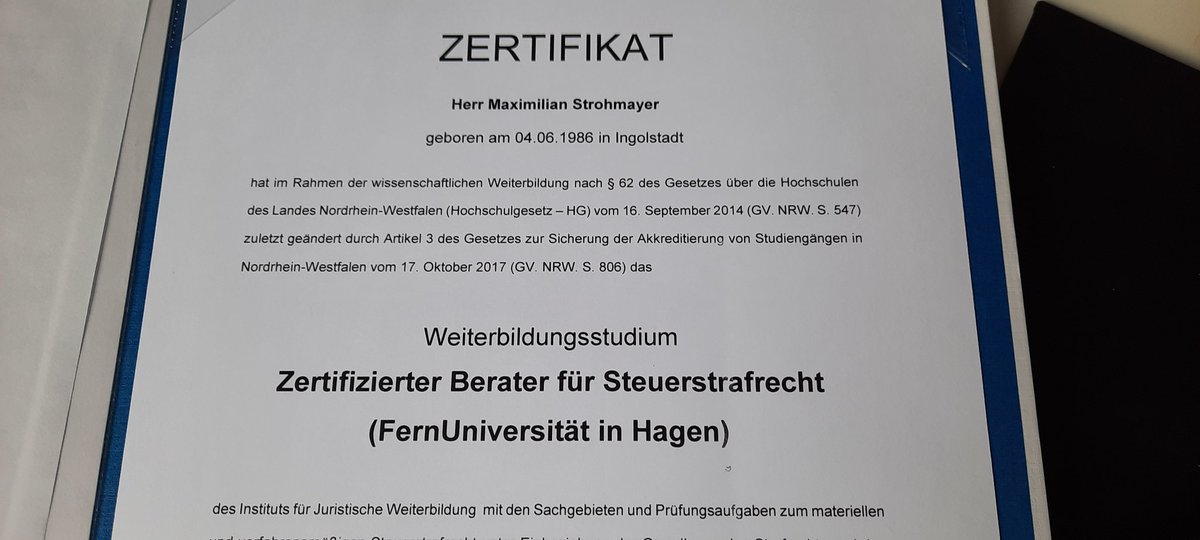 StrohmayerRecht's tweet photo. Gute Nachrichten für Steuerhinterzieher und solche, die es werden wollen: Kurz vor Weihnachten habe ich das Weiterbildungsstudium Steuerstrafrecht an der Fernuni Hagen abgeschlossen und darf mich jetzt "Zertifizierter Berater für Steuerstrafrecht" nennen 🤓📚🤑 https://t.co/bPjR9eXI3Q