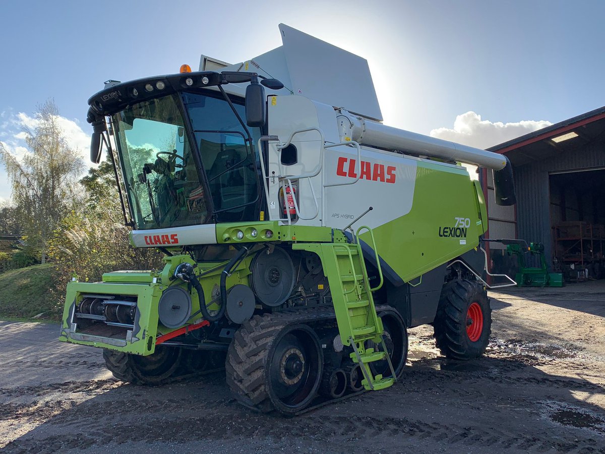 mwilliams0187's tweet photo. Selling my 2012 Claas Lexion 750 TT with 30ft header. Been serviced and maintained by Morris Corfield Claas dealer from new. Moving to a larger machine. Looking for £129k. DM me for more info. Many thanks https://t.co/GImU0pIuIs
