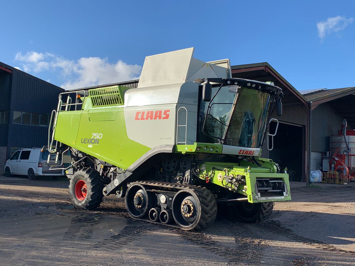 mwilliams0187's tweet photo. Selling my 2012 Claas Lexion 750 TT with 30ft header. Been serviced and maintained by Morris Corfield Claas dealer from new. Moving to a larger machine. Looking for £129k. DM me for more info. Many thanks https://t.co/GImU0pIuIs