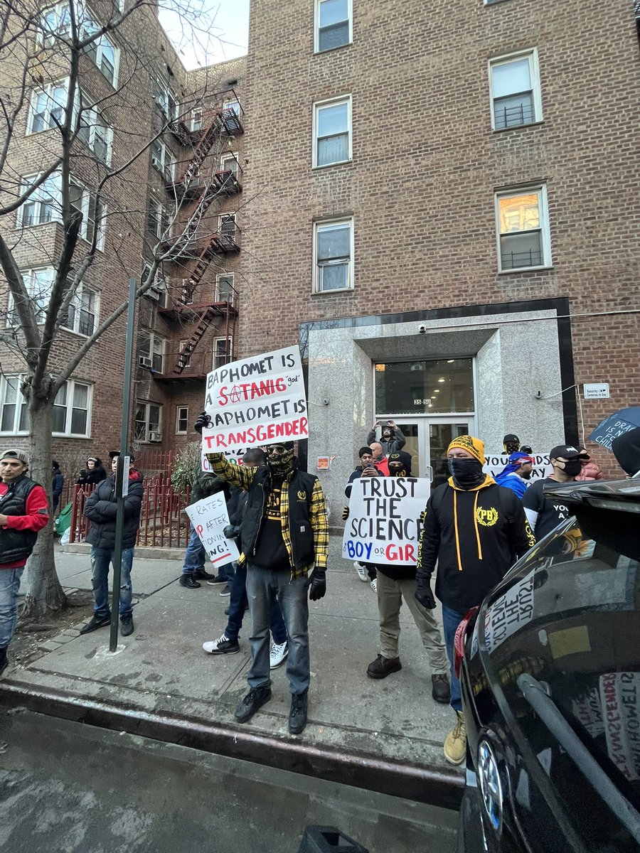 mattxiv's tweet photo. currently in queens, new york — proud boys are protesting a drag queen story hour. the lgbts have outnumbered them about 6 to 1 https://t.co/GuxrX9fh14