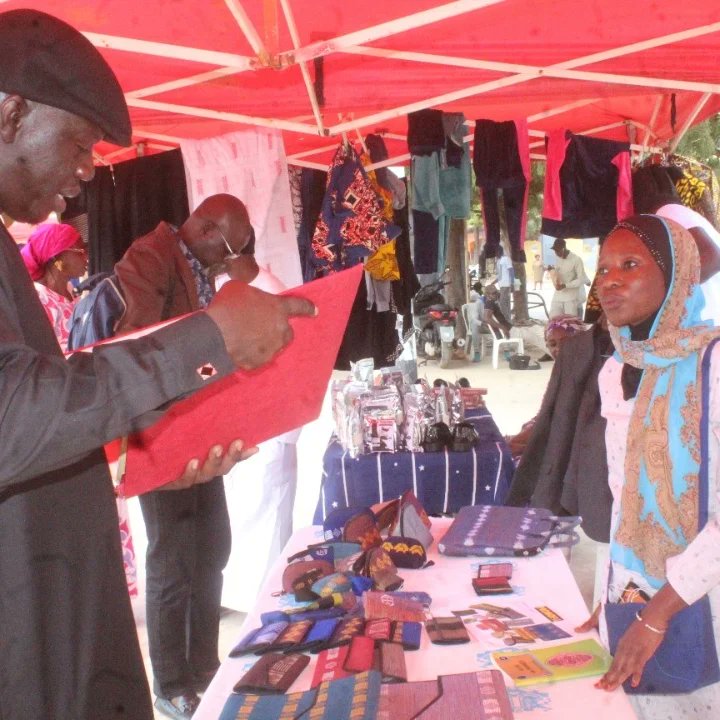 sicapliberte's tweet photo. L'objectif principal du forum est de permettre à chaque demandeur d'emploi de valoriser son parcours, de rencontrer des spécialistes en vue de décrocher une expérience professionnelle.
#burok #dakar #senegal #dakarlives #dakarsenegal #forum #forumemploi #ENSUP #mairiesicaplibert https://t.co/Dwxg6nF8wU
