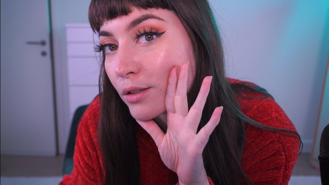 Guess who's back  LIVE NOW🔴 https://t.co/HusbrWg46K