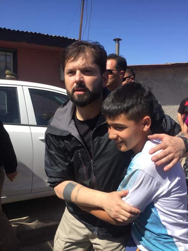 CapuchaCreativa's tweet photo. Asumiste el país con todo en contra: pandemia, guerra externa, alta delincuencia, inflación disparada y legado de Piñera. Fuiste valiente. Por eso te apoyo Presidente Gabriel Boric Font @gabrielboric #ChileAvanzando 20O medidas para mejorar calidad de vida https://t.co/OlPjXpJmiN https://t.co/xFy968qAOA