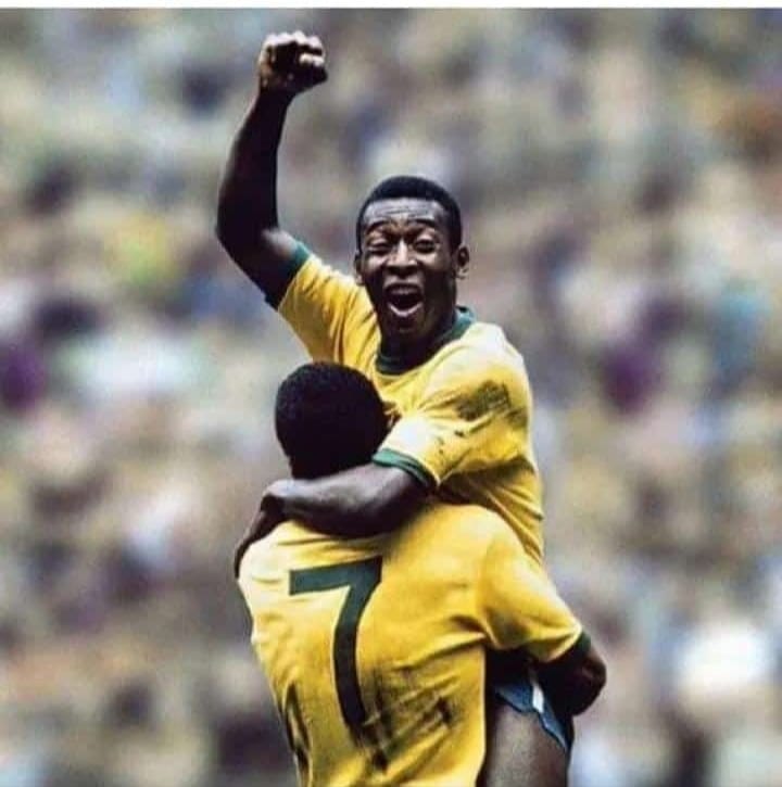 copteamperu's tweet photo. El Comité Olímpico Peruano se une a las condolencias a nivel mundial por el fallecimiento del Rey del Fútbol, Pelé. Edson Arantes Do Nascimento fue una inspiración para muchas generaciones de atletas y un ejemplo de los valores del movimiento olímpico.

#Pelé https://t.co/YAzr6qKKjY
