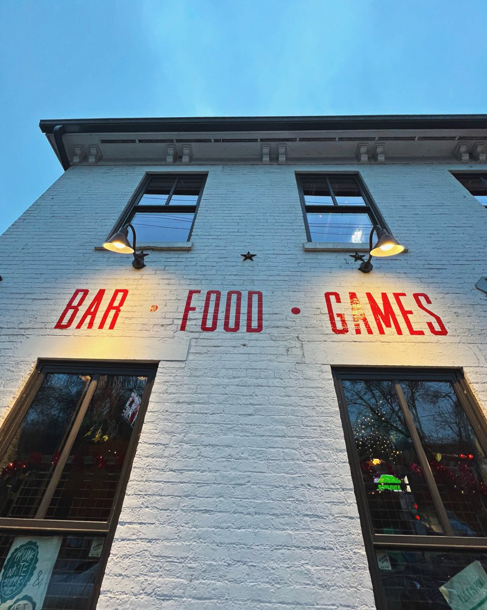 Make The Hi-Mark your one-stop shop for all the football and basketball and ฿Ʉ₣₣₳ⱠØ CINCINNATI wings this weekend (and Monday nite!) #seeyouatthehimark #bar #roadhouse #cincinnati #eastend