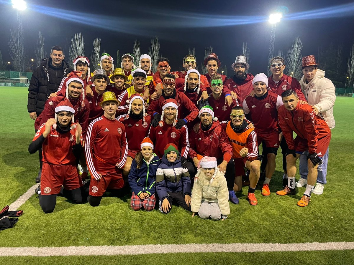 Último entreno del año ‼️

Desde el C.F. Pozuelo os deseamos que paséis una gran Nochevieja y Año Nuevo con vuestros seres queridos 😍

💚🤍 #FamiliaVerde